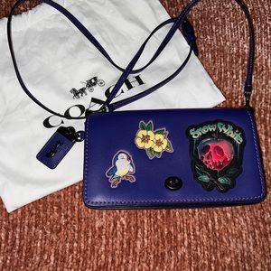 Disney Coach x Snow White Genuine Leather Crossbody Purse 👛 Stunning 🤩!